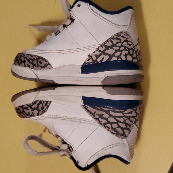 Air Jordan Retro 3 - Child Size 6C - Picture 3 of 16
